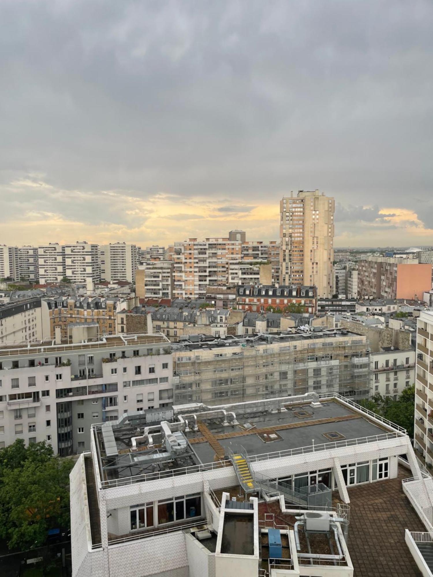 Avec Salle De Bain A Partager - Parigi